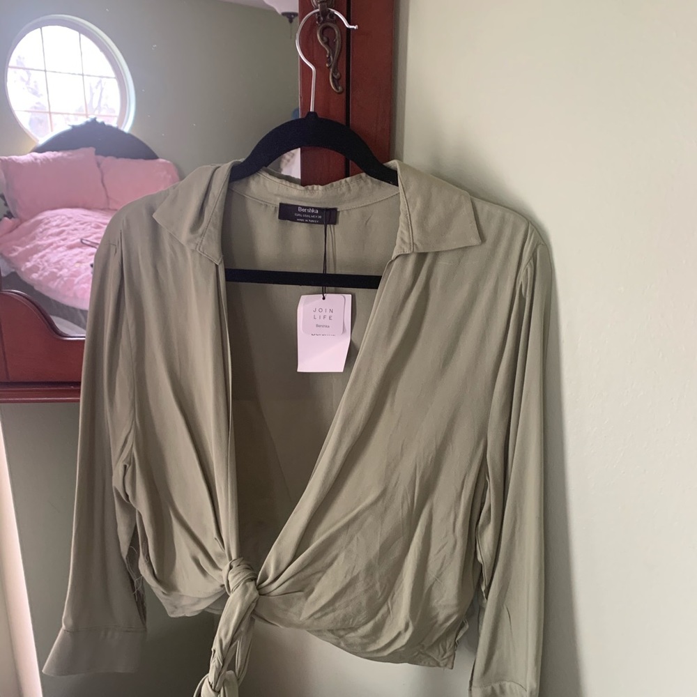 BRAND NEW - olive tie up top